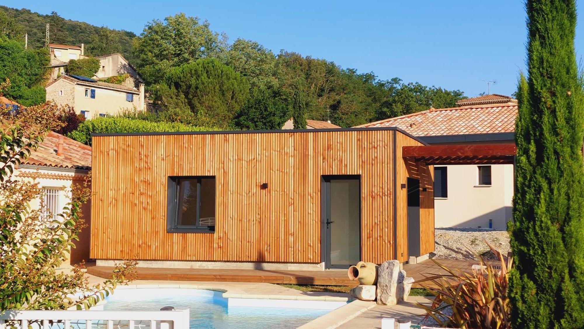 Apartment Terre De Crussol - 3 Etoiles En Ardeche, Avec Piscine Et Clim, 2-4 Personnes