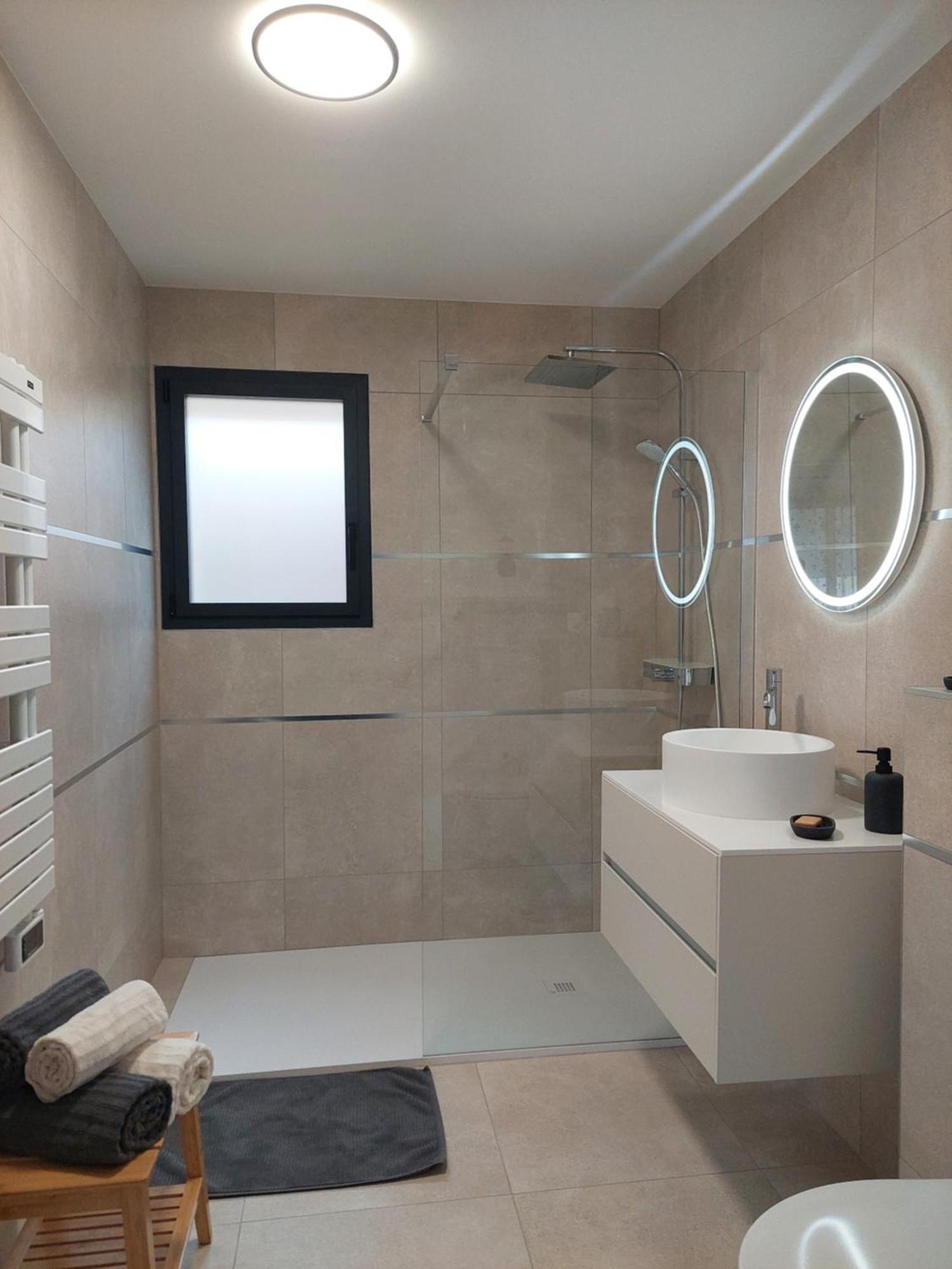 Apartment Terre De Crussol - 3 Etoiles En Ardeche, Avec Piscine Et Clim, 2-4 Personnes *