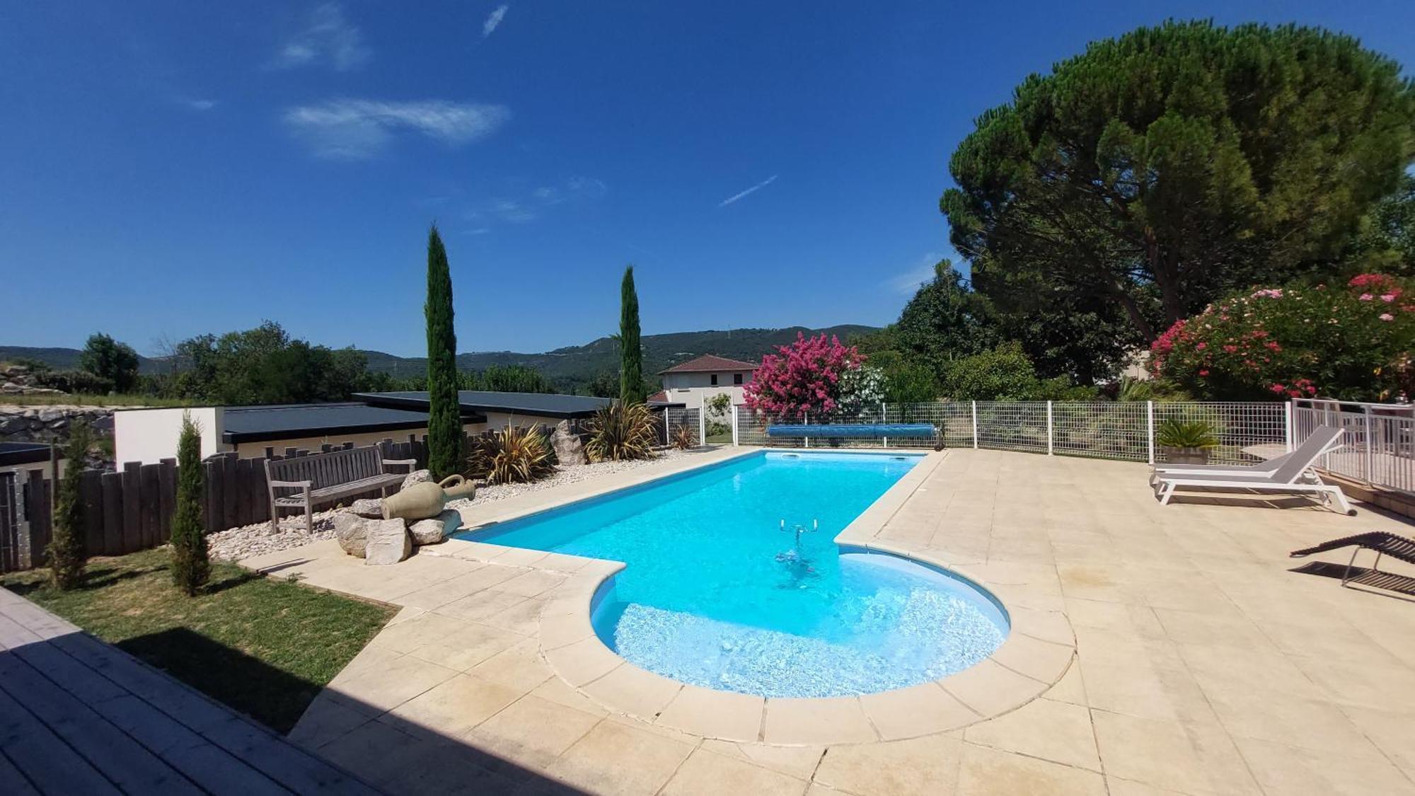 Terre De Crussol - 3 Etoiles En Ardeche, Avec Piscine Et Clim, 2-4 Personnes Apartment *